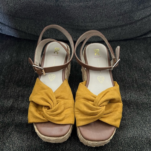 Yellow wedge sandal by BC (born in California) - Picture 2 of 9
